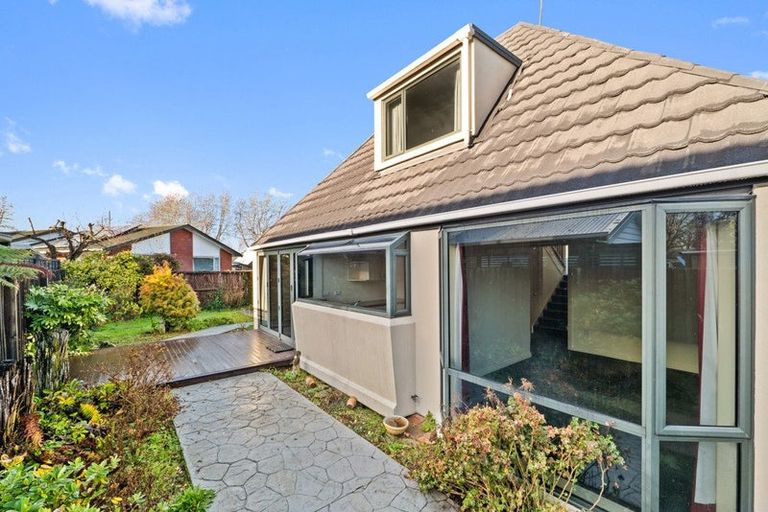 Photo of property in 2/50 Crofton Road, Harewood, Christchurch, 8051