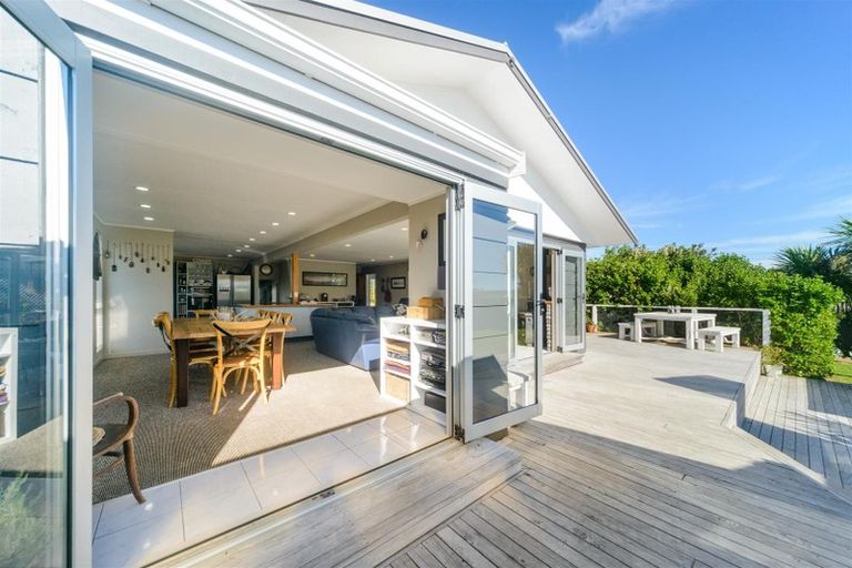 Photo of property in 1946 Parewanui Road, Parewanui, Bulls, 4894