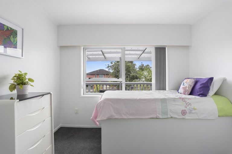 Photo of property in 6 Taioma Crescent, Te Atatu Peninsula, Auckland, 0610