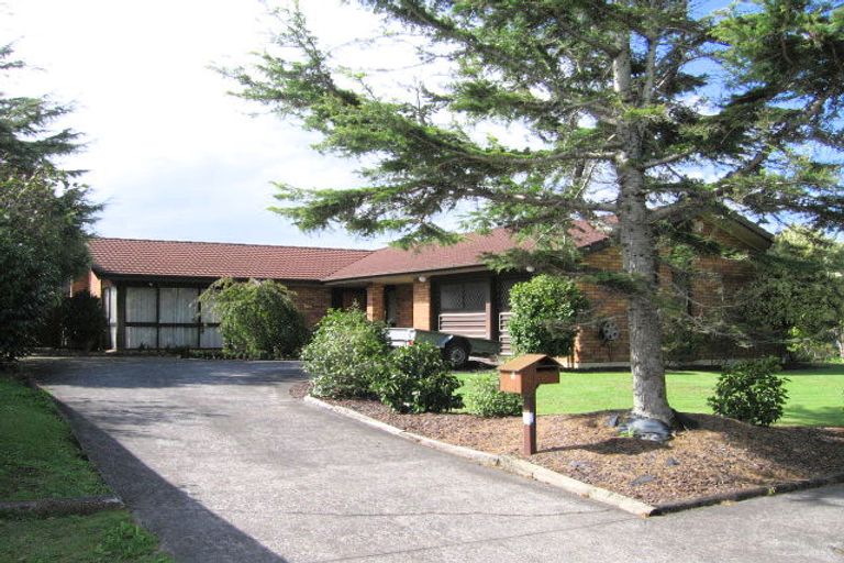 Photo of property in 4 Padfield Place, Sunnyhills, Auckland, 2010