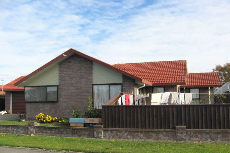 Photo of property in 2/31 Takaro Avenue, Sockburn, Christchurch, 8042