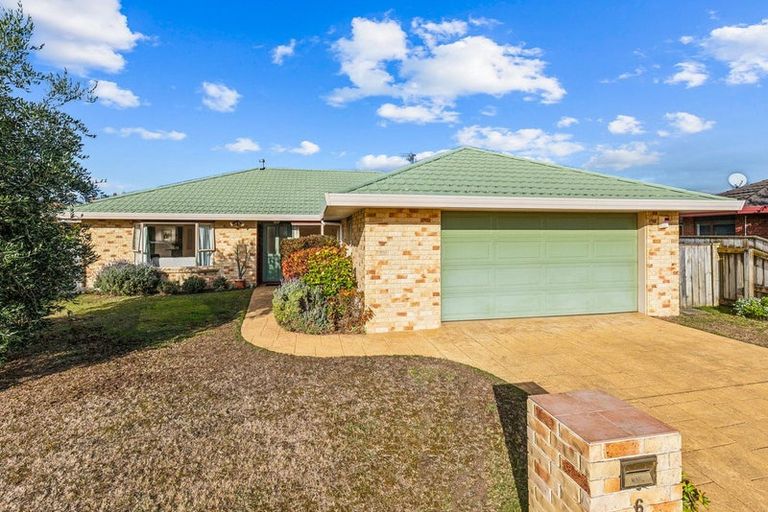 Photo of property in 6 Glen Loch Place, Paraparaumu, 5032