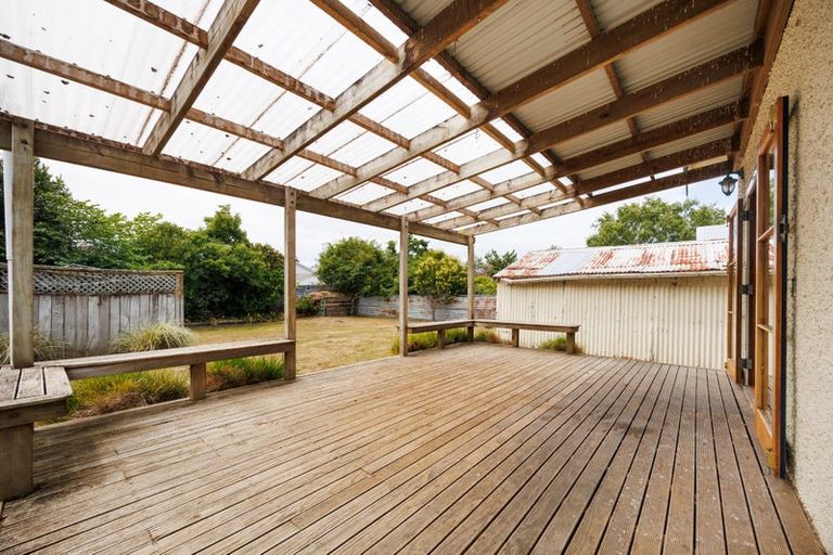 Photo of property in 33 Kingswood Street, Takaro, Palmerston North, 4412