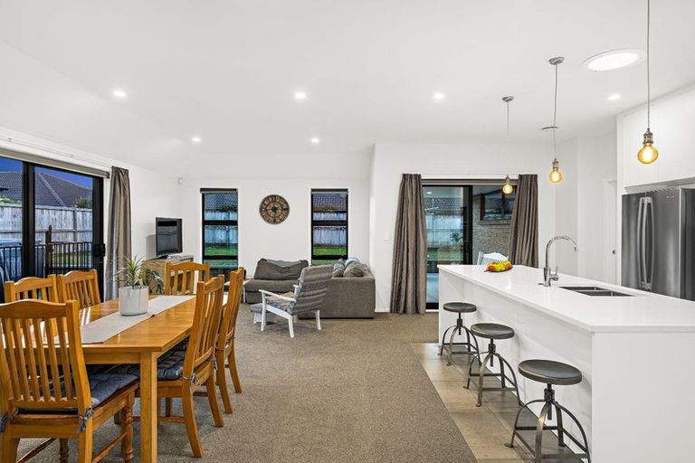 Photo of property in 15 Gemscott Crescent, Huapai, Kumeu, 0810