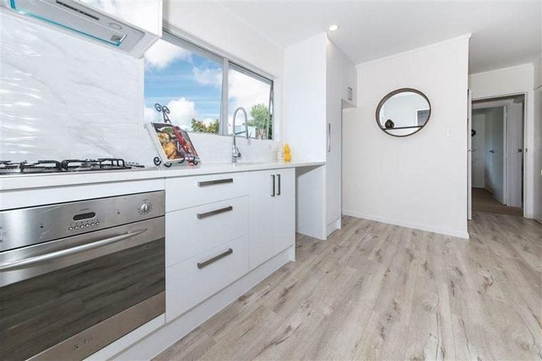 Photo of property in 2/4210a Great North Road, Glendene, Auckland, 0602