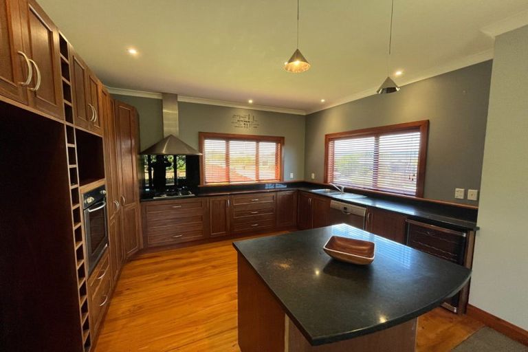 Photo of property in 70 Parnell Heights, Kelvin Grove, Palmerston North, 4414