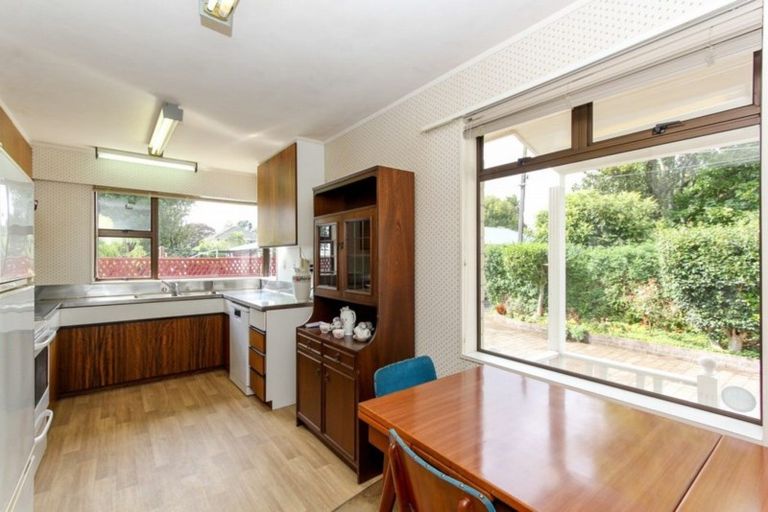 Photo of property in 37 Turakina Street, Merrilands, New Plymouth, 4312