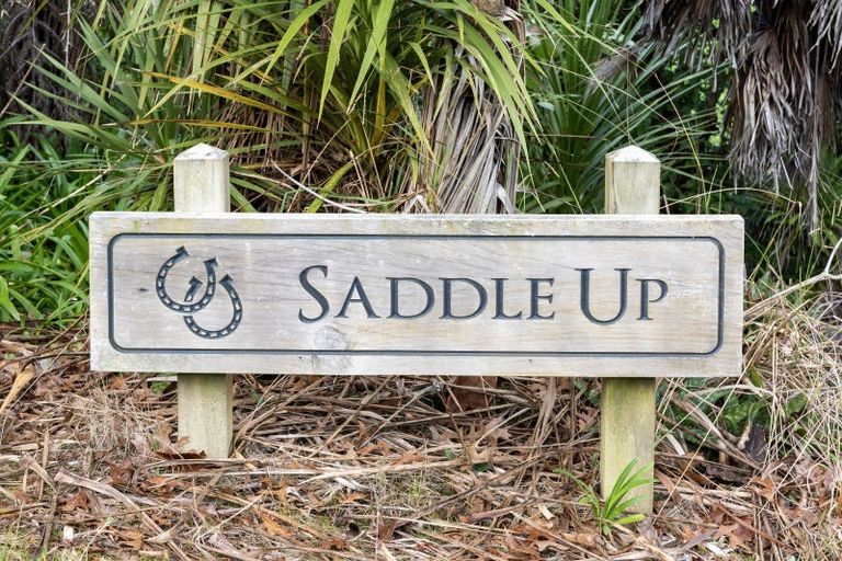 Photo of property in 384 Clifton Road, Whitford, Howick, 2571