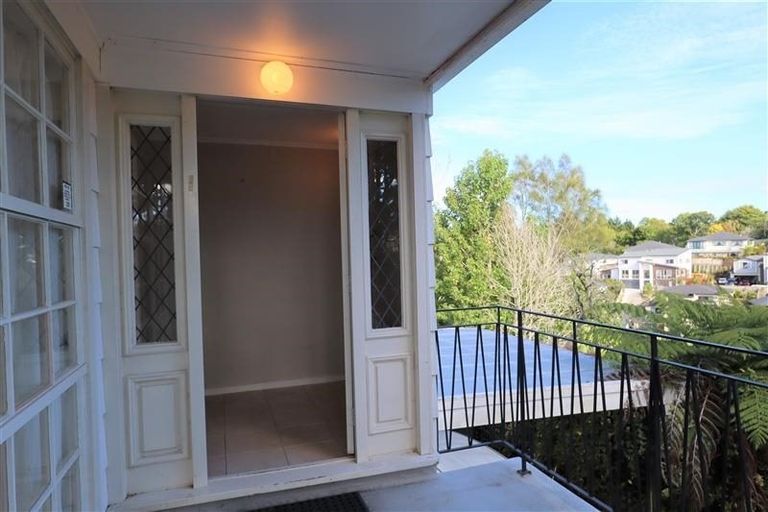 Photo of property in 988 East Coast Road, Northcross, Auckland, 0632