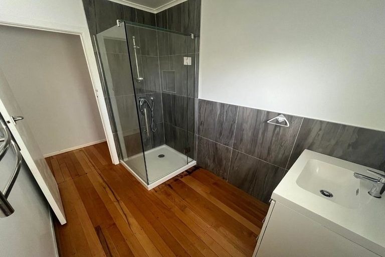 Photo of property in 1/658 Beach Road, Browns Bay, Auckland, 0630