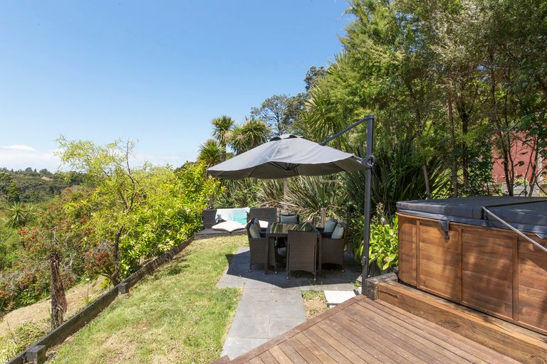 Photo of property in 692 South Titirangi Road, Titirangi, Auckland, 0604