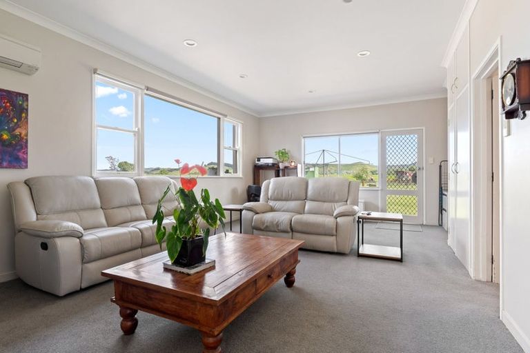 Photo of property in 33 Caesar Road, Ormond, Gisborne, 4071