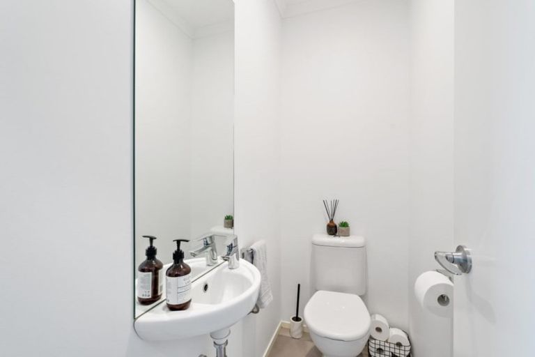 Photo of property in 10 Shelduck Way, Hobsonville, Auckland, 0616