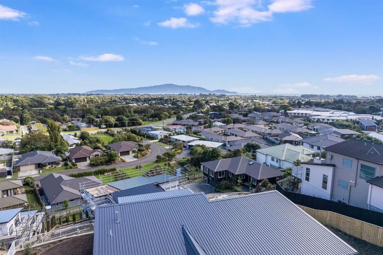 Photo of property in 64 Kakariki Grove, Waikanae, 5036