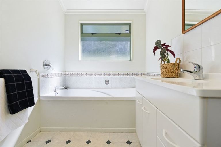 Photo of property in 12 Hastings Place, Hamilton Lake, Hamilton, 3204