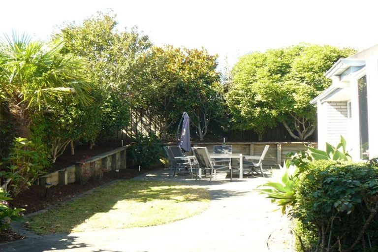 Photo of property in 28 Currell Way, Somerville, Auckland, 2014