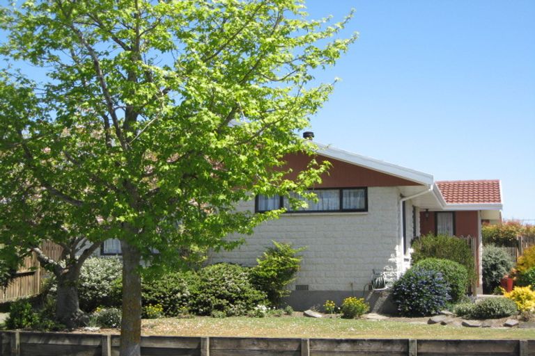 Photo of property in 33 Dunbarton Street, Redwood, Christchurch, 8051