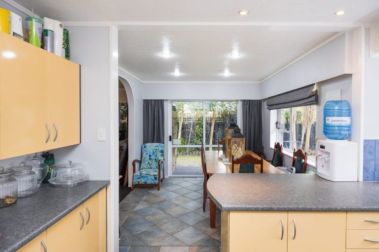 Photo of property in 6 Truscott Grove, Awapuni, Palmerston North, 4412