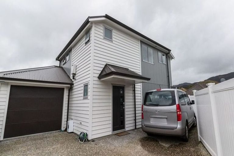 Photo of property in 12b Palmer Crescent, Silverstream, Upper Hutt, 5019