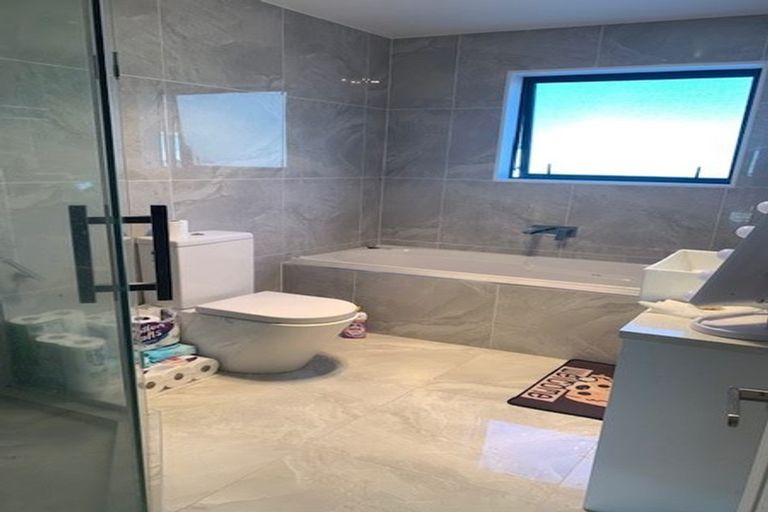 Photo of property in 24 Drumbuoy Drive, Flat Bush, Auckland, 2019