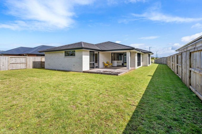 Photo of property in 63 Kaurinui Crescent, One Tree Point, 0118