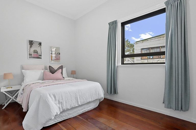 Photo of property in 294 West Coast Road, Glen Eden, Auckland, 0602