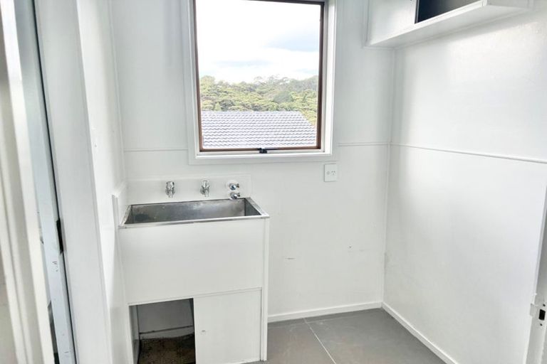 Photo of property in 13 Spinella Drive, Bayview, Auckland, 0629