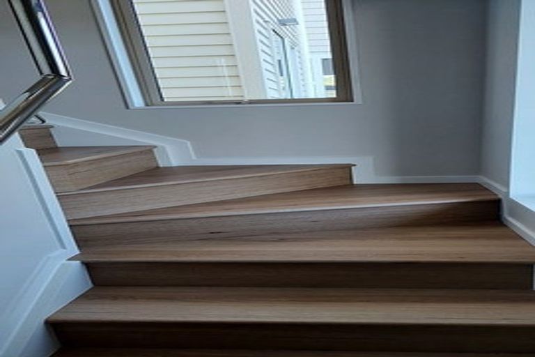 Photo of property in 1b Taupiko Place, Green Bay, Auckland, 0604