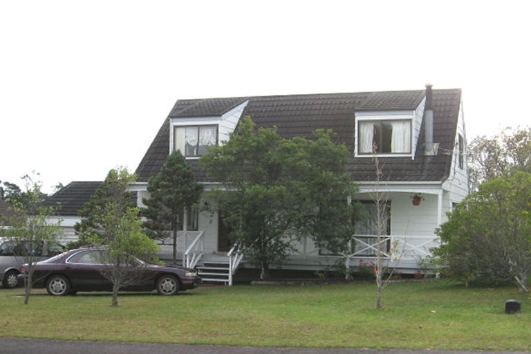 Photo of property in 35 Fitzherbert Avenue, West Harbour, Auckland, 0618