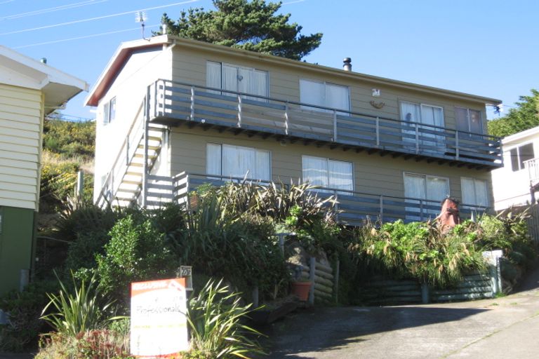 Photo of property in 29b Omega Street, Newlands, Wellington, 6037