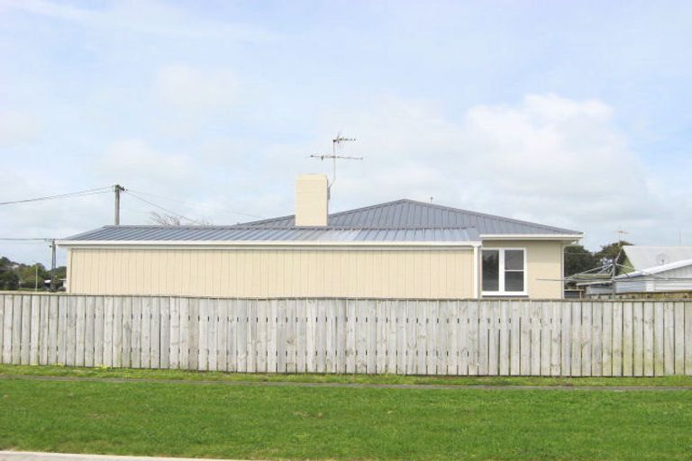 Photo of property in 12 Atkinson Street, Waitara, 4320
