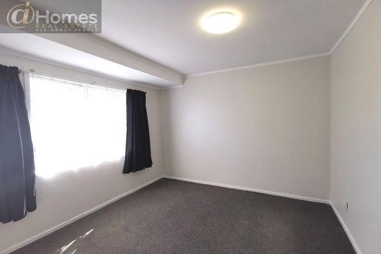 Photo of property in 44 Cedar Heights Avenue, Massey, Auckland, 0614