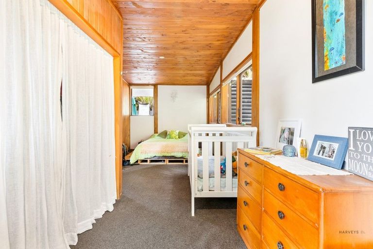 Photo of property in 24 Mahoe Road, Titirangi, Auckland, 0604