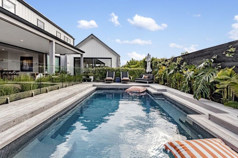 Photo of property in 17 Dinning Road, Riverhead, 0820