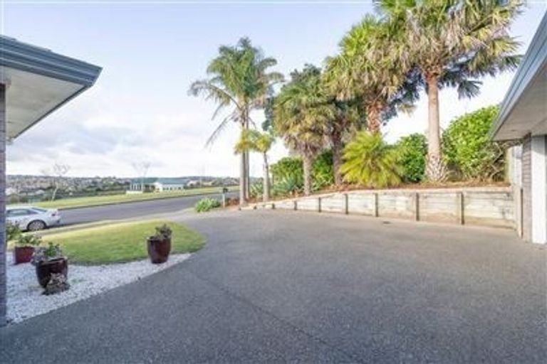 Photo of property in 76 Picasso Drive, West Harbour, Auckland, 0618