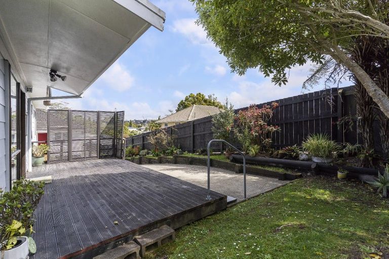 Photo of property in 1/98 Barrys Road, Glendene, Auckland, 0602