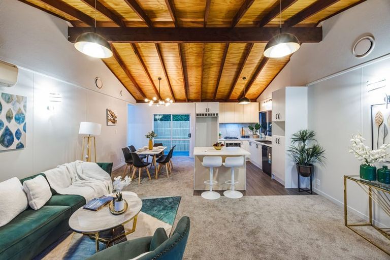 Photo of property in 4/89a Royal Road, Massey, Auckland, 0614