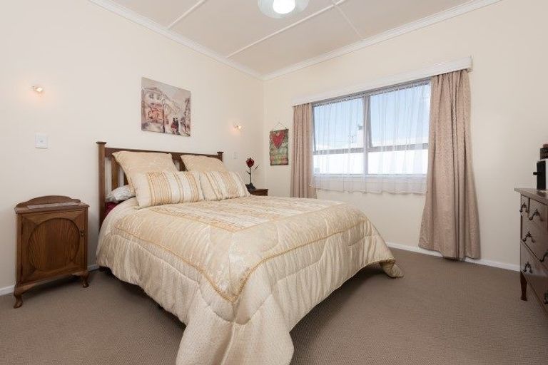 Photo of property in 35 Ngatai Road, Otumoetai, Tauranga, 3110