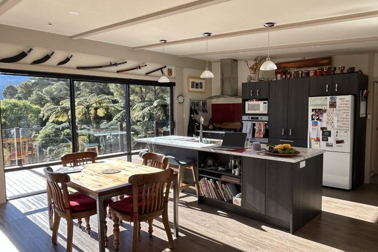 Photo of property in 1742 Queen Charlotte Drive, Linkwater, Picton, 7281