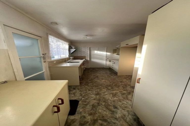 Photo of property in 1/520 Beach Road, Murrays Bay, Auckland, 0630