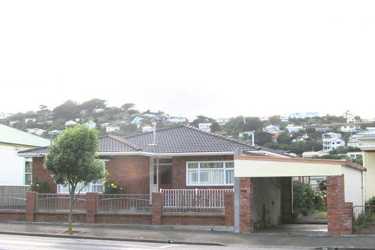 Photo of property in 25 Derwent Street, Island Bay, Wellington, 6023