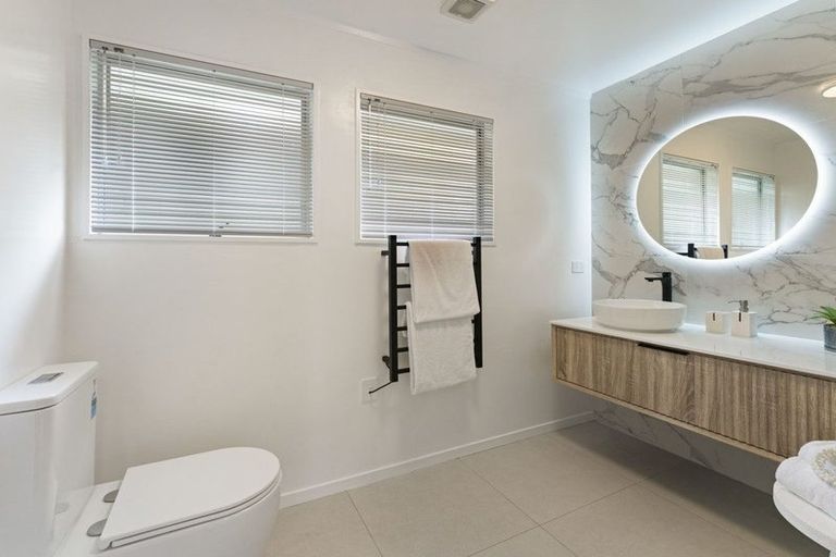 Photo of property in 5 Gallony Avenue, Massey, Auckland, 0614