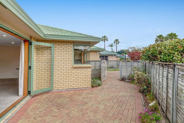 Photo of property in 12 Red Hibiscus Road, Stanmore Bay, Whangaparaoa, 0932