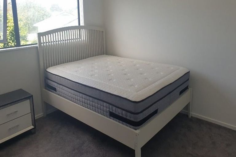 Photo of property in 18b Riverpark Crescent, Henderson, Auckland, 0610