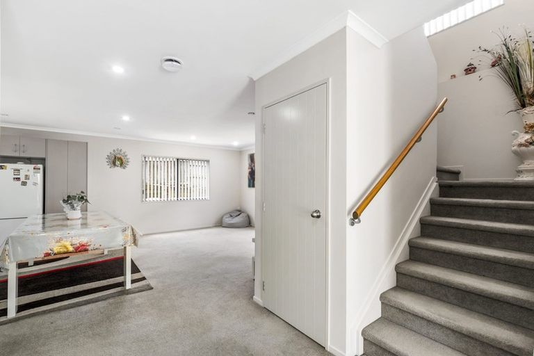 Photo of property in 21 Andover Way, Goodwood Heights, Auckland, 2105