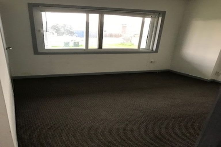 Photo of property in 3 Rogers Avenue, Eastern Beach, Auckland, 2012