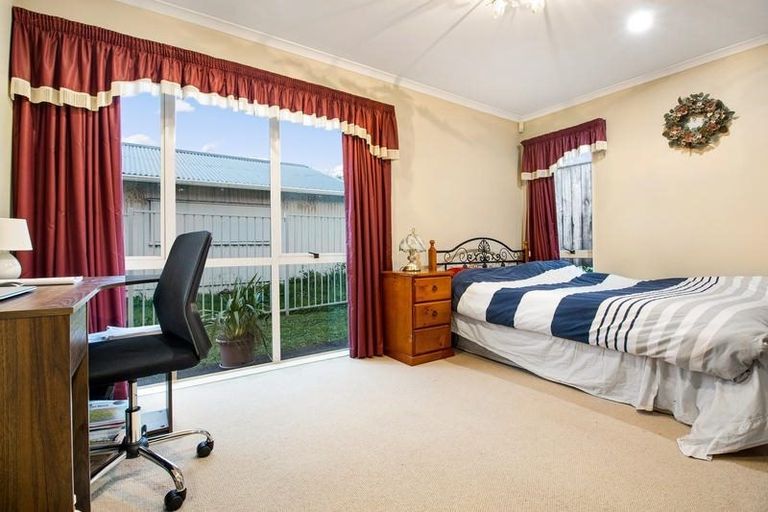 Photo of property in 2a Wattle Street, New Lynn, Auckland, 0600