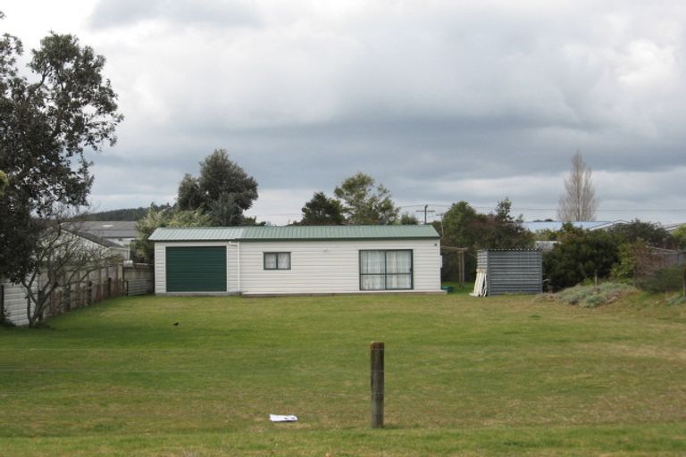 Photo of property in 100 Exeter Road, Whangamata, 3620