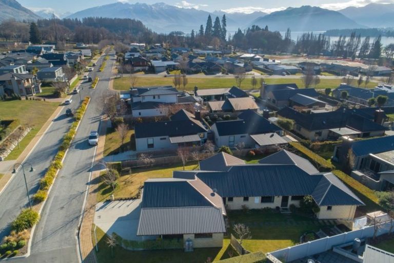 Photo of property in 35 Old Station Avenue, Wanaka, 9305