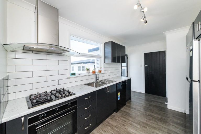 Photo of property in 6 Milton Street, Roslyn, Palmerston North, 4414